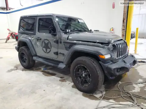 1C4HJXAG3PW639257 — 2023 Jeep Wrangler, фото 4 с аукциона Copart, Передняя часть