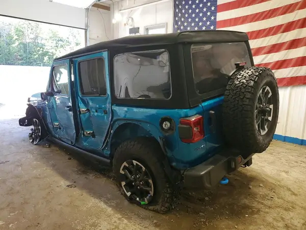 1C4RJXR6XRW249825 — 2024 Jeep Wrangler, фото 2 с аукциона Copart, Передняя часть