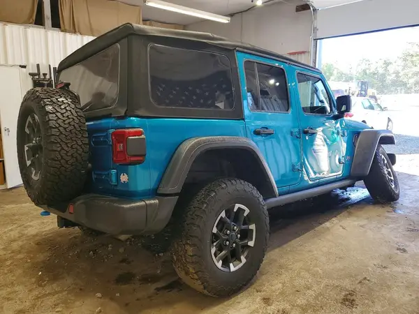 1C4RJXR6XRW249825 — 2024 Jeep Wrangler, фото 3 с аукциона Copart, Передняя часть