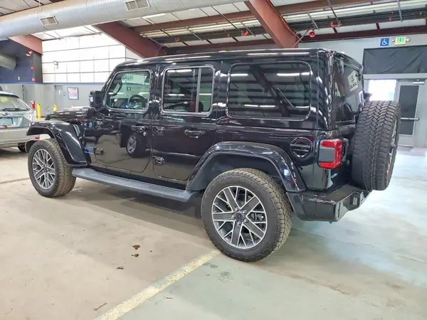 1C4RJXU68RW163212 — 2024 Jeep Wrangler, фото 2 с аукциона Copart, Подтопление