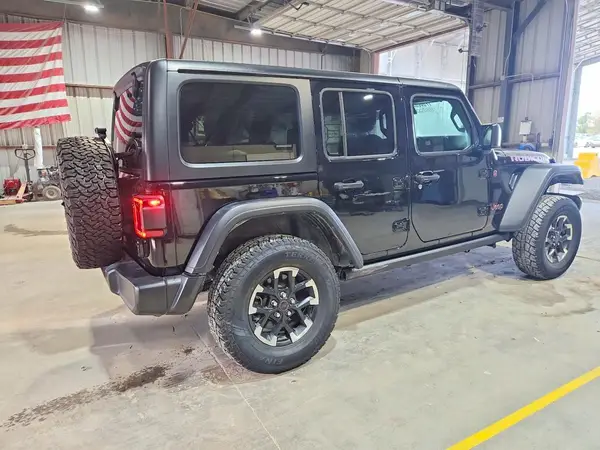 1C4PJXFN5SW527779 — 2025 Jeep Wrangler, фото 3 с аукциона Copart, Задняя часть