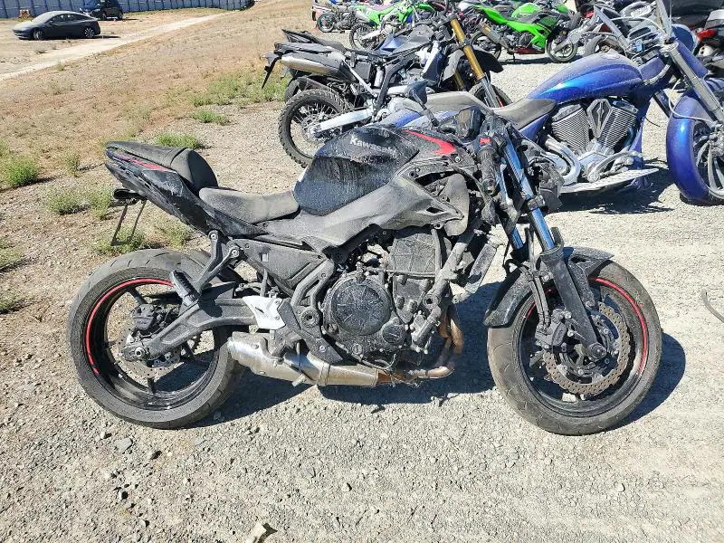ML5EREP12PDA83759 Kawasaki ER650 2023 — повреждение Передняя часть, фото до ремонта