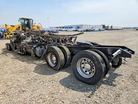 2023 Kenworth T680 VIN 1XKYD49X7PJ232523 фото 2