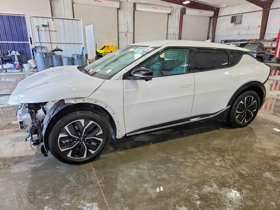 KNDC3DLC7R5614822 Kia EV6 2024 — повреждение Передняя часть, фото до ремонта