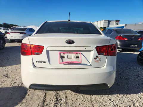 KNAFT4A29A5306852 — 2010 Kia Forte, Мелкие вмятины и царапины, фото до ремонта