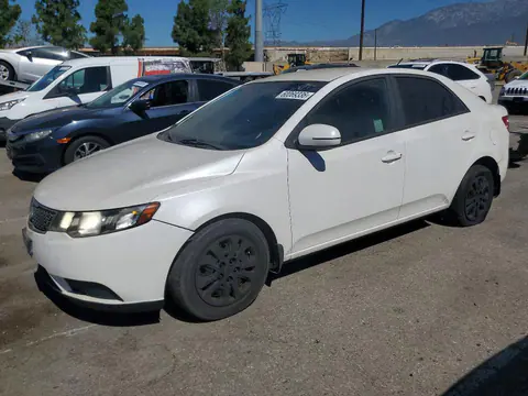 KNAFU4A26D5655226 — 2013 Kia Forte, Передняя часть (Front End), фото до ремонта