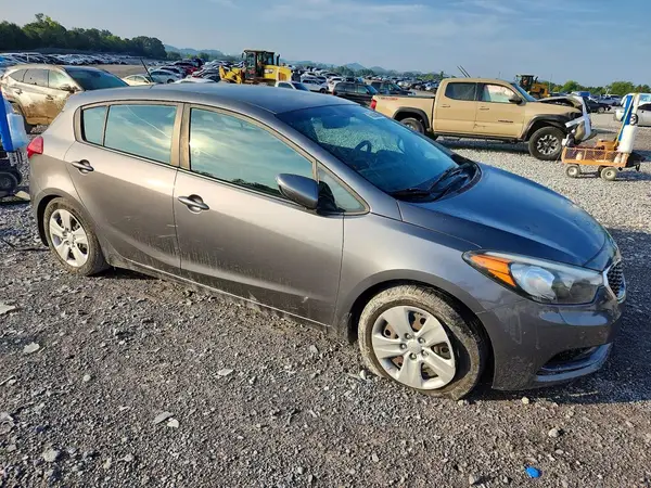 KNAFK5A86G5638401 — 2016 Kia Forte, фото 4 с аукциона Copart, Передняя часть