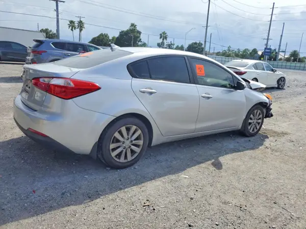 KNAFX4A64G5479131 — 2016 Kia Forte, фото 3 с аукциона Copart, Передняя часть