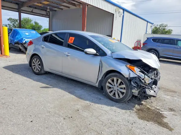 KNAFX4A64G5479131 — 2016 Kia Forte, фото 4 с аукциона Copart, Передняя часть