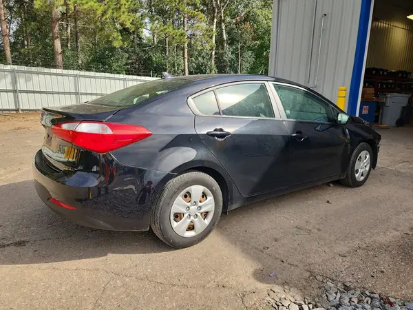 KNAFK4A6XG5612974 — 2016 Kia Forte, фото 3 с аукциона Copart, Передняя часть