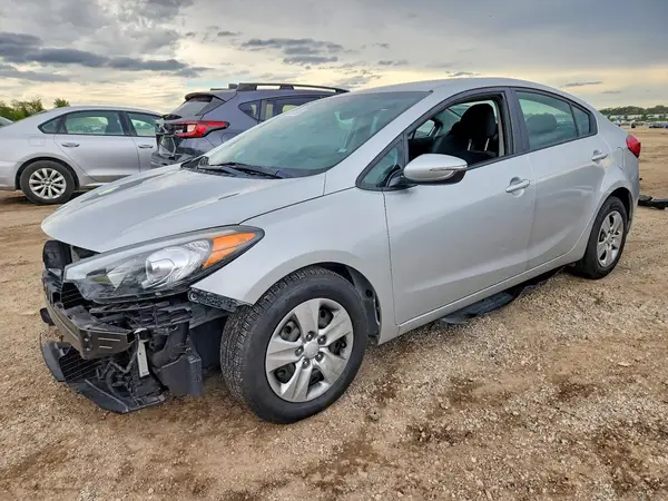 KNAFX4A63G5555826 — 2016 Kia Forte, Передняя часть (Front End), фото до ремонта