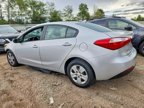 KNAFX4A63G5555826 — 2016 Kia Forte, фото 2 с аукциона Copart, Передняя часть