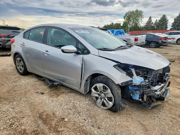 KNAFX4A63G5555826 — 2016 Kia Forte, фото 4 с аукциона Copart, Передняя часть