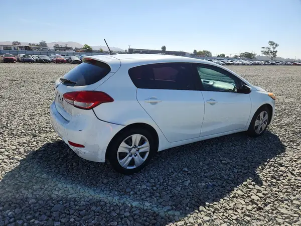 KNAFK5A87G5604760 — 2016 Kia Forte, фото 3 с аукциона Copart, Задняя часть