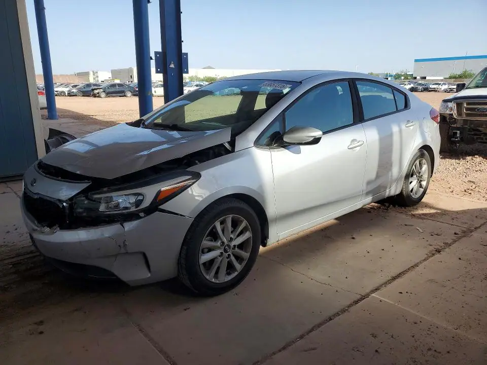3KPFL4A79HE145075 Kia Forte 2017 — повреждение Передняя часть, фото до ремонта