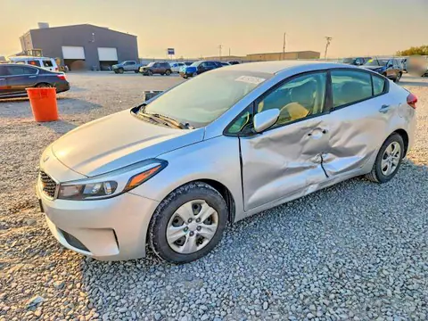 3KPFL4A76HE084199 — 2017 Kia Forte, Боковая часть (Side), фото до ремонта