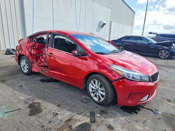 3KPFL4A72HE070221 — 2017 Kia Forte, фото 4 с аукциона Copart, Боковая часть