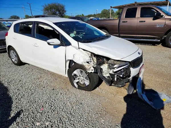 KNAFK5A85H5695268 — 2017 Kia Forte, Передняя часть (Front End), фото до ремонта