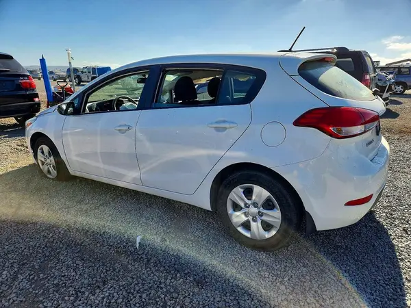 KNAFK5A85H5695268 — 2017 Kia Forte, фото 3 с аукциона Copart 29.09.2026, Передняя часть