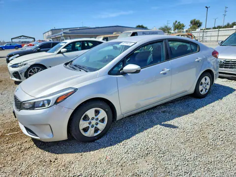 3KPFK4A73HE128727 — 2017 Kia Forte, Мелкие вмятины и царапины (Minor Dent/Scratches), фото до ремонта