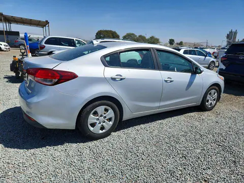 2017 KIA Forte VIN 3KPFK4A73HE128727 фото 3