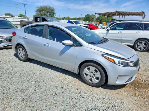 2017 KIA Forte VIN 3KPFK4A73HE128727 фото 4