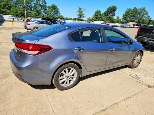 3KPFL4A74HE121654 — 2017 Kia Forte, фото 3 с аукциона Copart 13.10.2026, Передняя часть