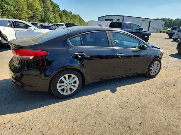 3KPFL4A75HE027329 — 2017 Kia Forte, фото 3 с аукциона Copart 01.10.2026, Передняя часть