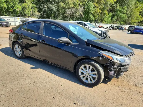 3KPFL4A75HE027329 — 2017 Kia Forte, фото 4 с аукциона Copart 01.10.2026, Передняя часть