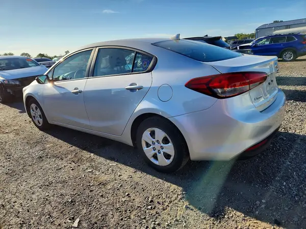 3KPFL4A78HE084950 — 2017 Kia Forte, фото 2 с аукциона Copart, Вандализм