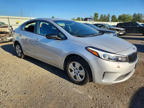 3KPFL4A78HE084950 — 2017 Kia Forte, фото 4 с аукциона Copart, Вандализм
