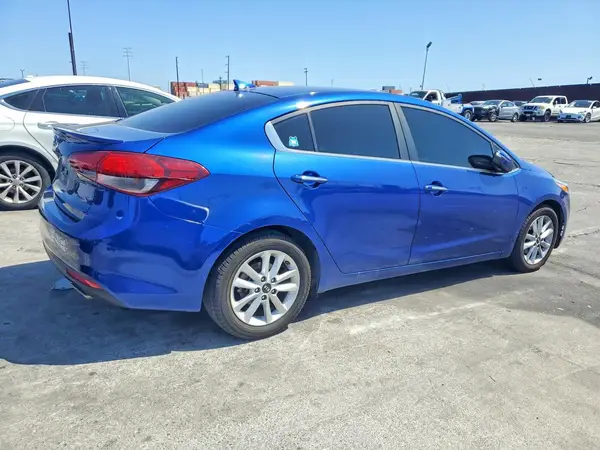 3KPFL4A72HE160291 — 2017 Kia Forte, фото 3 с аукциона Copart 30.09.2026, Передняя часть