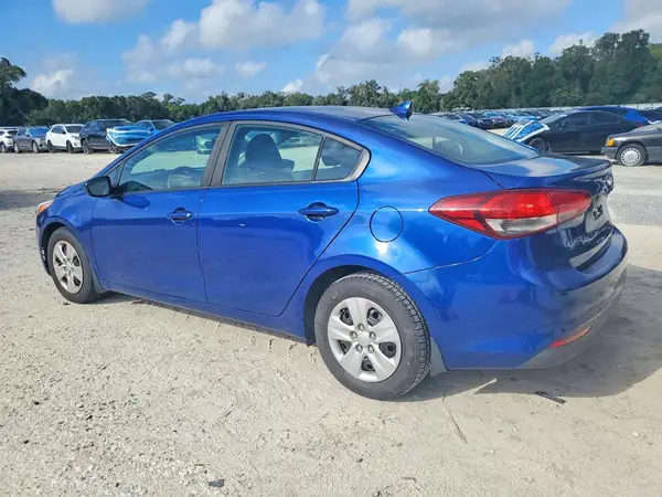 3KPFK4A77HE133428 — 2017 Kia Forte, фото 2 с аукциона Copart, Передняя часть