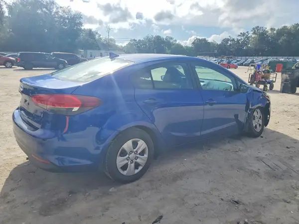 3KPFK4A77HE133428 — 2017 Kia Forte, фото 3 с аукциона Copart, Передняя часть