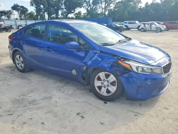 3KPFK4A77HE133428 — 2017 Kia Forte, фото 4 с аукциона Copart, Передняя часть