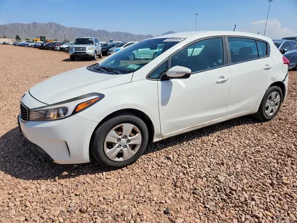 KNAFK5A88H5703203 — 2017 Kia Forte, Передняя часть (Front End), фото до ремонта