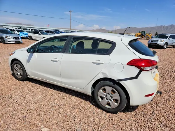KNAFK5A88H5703203 — 2017 Kia Forte, фото 2 с аукциона Copart, Передняя часть