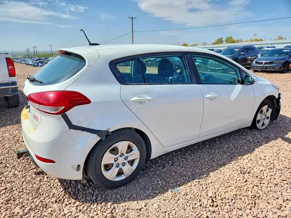 KNAFK5A88H5703203 — 2017 Kia Forte, фото 3 с аукциона Copart, Передняя часть
