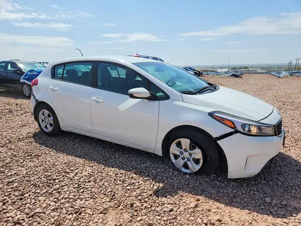 KNAFK5A88H5703203 — 2017 Kia Forte, фото 4 с аукциона Copart, Передняя часть