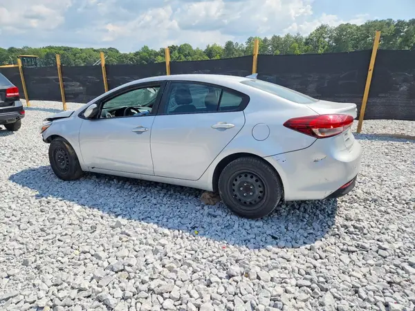 3KPFK4A78HE126472 — 2017 Kia Forte, фото 2 с аукциона Copart, Передняя часть