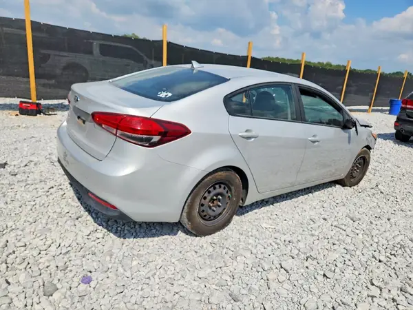 3KPFK4A78HE126472 — 2017 Kia Forte, фото 3 с аукциона Copart, Передняя часть
