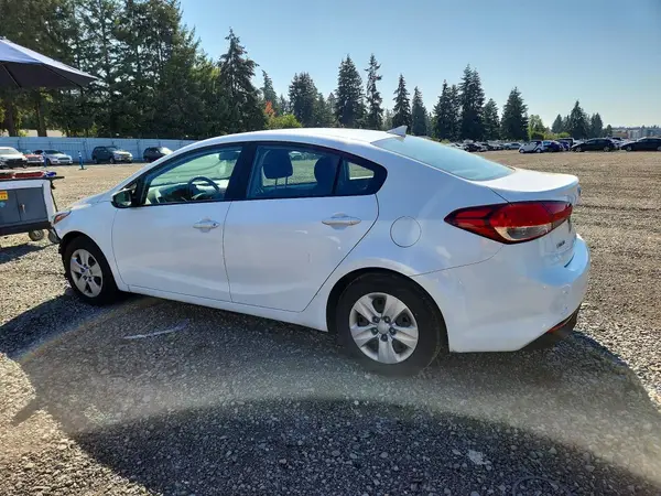 3KPFL4A77HE041961 — 2017 Kia Forte, фото 2 с аукциона Copart, Передняя часть