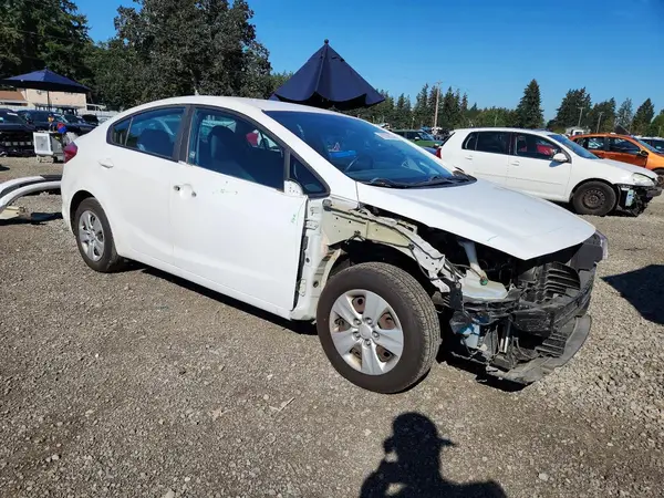 3KPFL4A77HE041961 — 2017 Kia Forte, фото 4 с аукциона Copart, Передняя часть