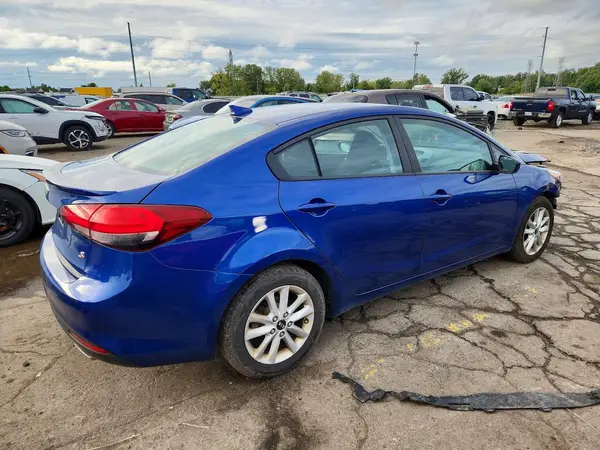 3KPFL4A73HE158159 — 2017 Kia Forte, фото 3 с аукциона Copart 25.09.2026, Передняя часть
