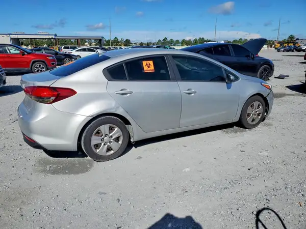 3KPFK4A79HE090677 — 2017 Kia Forte, фото 3 с аукциона Copart 29.09.2026, Механические повреждения