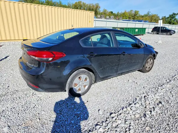 3KPFK4A78HE104701 — 2017 Kia Forte, фото 3 с аукциона Copart, Передняя часть