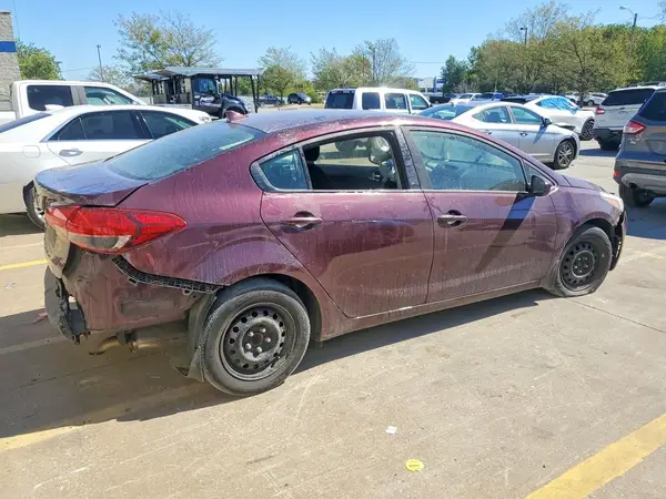 3KPFK4A71HE064249 — 2017 Kia Forte, фото 3 с аукциона Copart, Передняя часть