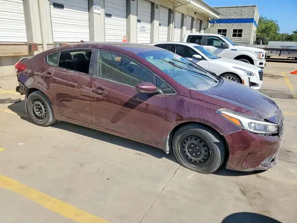 3KPFK4A71HE064249 — 2017 Kia Forte, фото 4 с аукциона Copart, Передняя часть