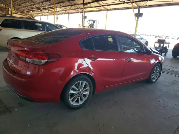3KPFL4A79HE020965 — 2017 Kia Forte, фото 3 с аукциона Copart, Передняя часть