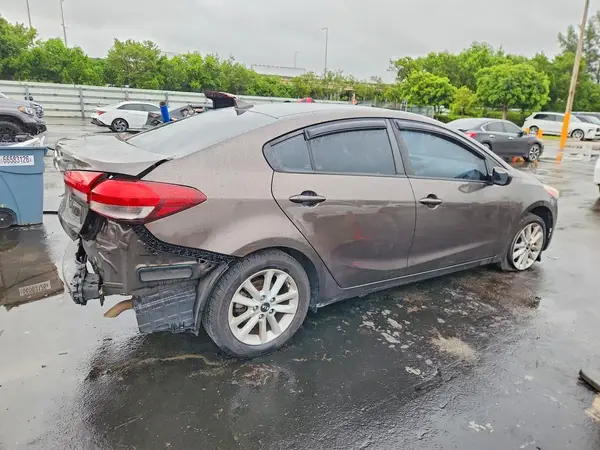 3KPFL4A7XHE007979 — 2017 Kia Forte, фото 3 с аукциона Copart 05.10.2026, Задняя часть